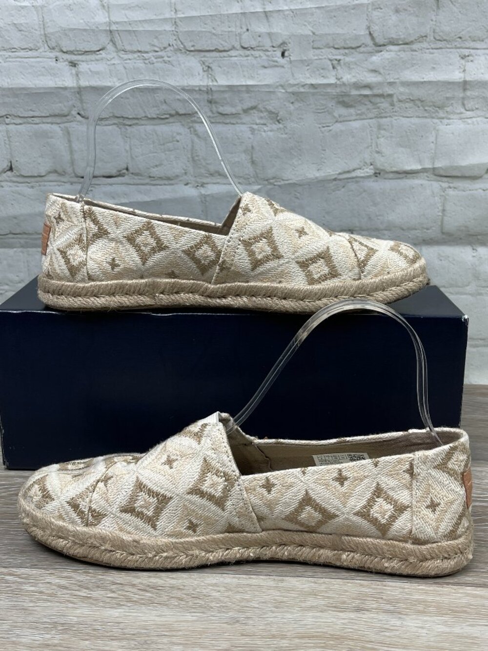 NEW TOMS WEAR GOOD WOMEN'S SIZE 9 SHOES FLATS